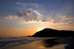 Coucher du soleil à la plage image stock Coucher du soleil à la plage image stock