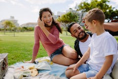 https://thumbs.dreamstime.com/t/couple-child-picnic-man-women-their-child-enjoying-snacks-outdoors-park-family-out-picnic-park-112823169.jpg