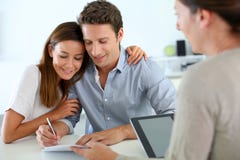 Couple Signing Real-estate Contract Royalty Free Stock Photography Couple Signing Real-estate Contract Royalty Free Stock Photography