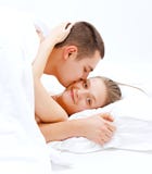 Couples d'amoureux dans le bâti image stock Couples d'amoureux dans le bâti image stock