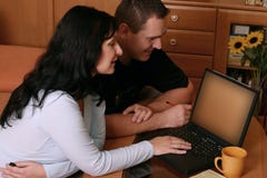 Couples parcourant WWW 2 images libres de droits Couples parcourant WWW 2 images libres de droits