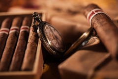 Couplez les boîtes de cigares fins - un grand cadeau de meilleur ami photo libre de droits Couplez les boîtes de cigares fins - un grand cadeau de meilleur ami photo libre de droits