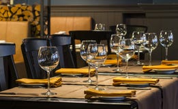 Couvert fin de table de dîner de restaurant images stock Couvert fin de table de dîner de restaurant images stock