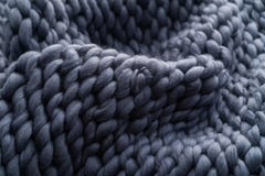 Couverture tricot?e faite main de laine de Merino grande, fil volumineux superbe, concept ? la mode Plan rapproch? de couverture photo libre de droits Couverture tricot?e faite main de laine de Merino grande, fil volumineux superbe, concept ? la mode Plan rapproch? de couverture photo libre de droits