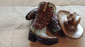 Cowboy of meisjeslaarzen met een hoed royalty-vrije stock afbeelding Cowboy of meisjeslaarzen met een hoed royalty-vrije stock afbeelding