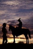 Cowboy na corda de balanço do cavalo imagens de stock Cowboy na corda de balanço do cavalo imagens de stock