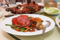 Crabe frit par émoi avec le curry dans le restaurant photos stock Crabe frit par émoi avec le curry dans le restaurant photos stock