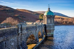 Craig Goch-Verdammung, Elan Valley, Wales lizenzfreies stockbild Craig Goch-Verdammung, Elan Valley, Wales lizenzfreies stockbild