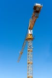 Crane In Blue Sky amarelo fotografia de stock royalty free Crane In Blue Sky amarelo fotografia de stock royalty free
