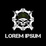 Cranio militare di stupore con il modello di logo di vettore dell'ingranaggio e del fucile illustrazione di stock Cranio militare di stupore con il modello di logo di vettore dell'ingranaggio e del fucile illustrazione di stock