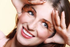 Creativos elegantes de la mujer del otoño componen latigazos del ojo falso Imágenes de archivo libres de regalías Creativos elegantes de la mujer del otoño componen latigazos del ojo falso Imágenes de archivo libres de regalías
