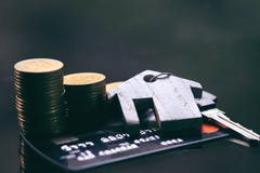 Creditcards, sleutelring Concept voor bezitsladder, hypotheek en onroerende goedereninvestering royalty-vrije stock fotografie Creditcards, sleutelring Concept voor bezitsladder, hypotheek en onroerende goedereninvestering royalty-vrije stock fotografie