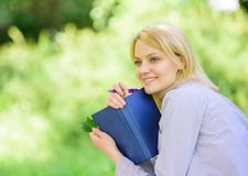 Creeer onderbreking voor zich Slim Tijdbeheer Sparen uw tijd De vaardigheid van het tijdbeheer Het meisje met bedrijfsagenda cree royalty-vrije stock foto's Creeer onderbreking voor zich Slim Tijdbeheer Sparen uw tijd De vaardigheid van het tijdbeheer Het meisje met bedrijfsagenda cree royalty-vrije stock foto's