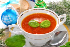 Crema de la sopa de la pimienta roja y del tomate para la Navidad fotografía de archivo Crema de la sopa de la pimienta roja y del tomate para la Navidad fotografía de archivo