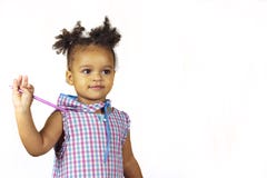 Criança afro-americano com cabelo encaracolado fotografia de stock Criança afro-americano com cabelo encaracolado fotografia de stock