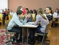 Crianças de ensino os princípios da proteção contra incêndios na região de Gomel de Bielorrússia foto de stock Crianças de ensino os princípios da proteção contra incêndios na região de Gomel de Bielorrússia foto de stock