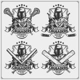 Cricket, base-ball, lacrosse et logos et labels d'hockey Emblèmes de club de sport avec le croisé illustration libre de droits Cricket, base-ball, lacrosse et logos et labels d'hockey Emblèmes de club de sport avec le croisé illustration libre de droits
