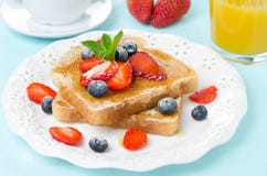 Crispy Toast With Honey And Fresh Berries For Breakfast Stock Images