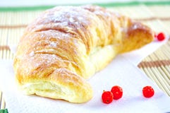 Croissant con crema foto de archivo Croissant con crema foto de archivo