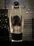 Crossfitter che prepara il kettlebell quotidiano duro del peso del wod immagini stock libere da diritti Crossfitter che prepara il kettlebell quotidiano duro del peso del wod immagini stock libere da diritti