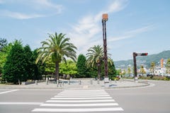 Crosswalk i drzewka palmowe w Nagasaki, Japonia fotografia royalty free Crosswalk i drzewka palmowe w Nagasaki, Japonia fotografia royalty free