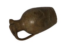 Cruche de pot d'argile d'isolement sur le fond blanc image libre de droits Cruche de pot d'argile d'isolement sur le fond blanc image libre de droits