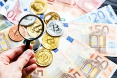 Crypto ενίσχυση γουρνών Bitcoin νομίσματος - γυαλί στο πραγματικό παραδοσιακό υπόβαθρο ευρώ επένδυση, επιχείρηση, στοκ εικόνες Crypto ενίσχυση γουρνών Bitcoin νομίσματος - γυαλί στο πραγματικό παραδοσιακό υπόβαθρο ευρώ επένδυση, επιχείρηση, στοκ εικόνες