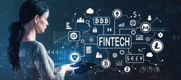 Cryptocurrency fintechtema med kvinnan som använder en minnestavla fotografering för bildbyråer Cryptocurrency fintechtema med kvinnan som använder en minnestavla fotografering för bildbyråer