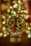 Crystal Ball Photo da árvore de Natal fotos de stock Crystal Ball Photo da árvore de Natal fotos de stock