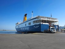 18 06 2015, CRÈTE, GRÈCE Grand ferry-boat dans le port maritime de Héraklion Images stock 18 06 2015, CRÈTE, GRÈCE Grand ferry-boat dans le port maritime de Héraklion Images stock