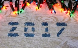 Cuadros 2017 de cuentas de cristal en el fondo de madera blanco, Imágenes de archivo libres de regalías Cuadros 2017 de cuentas de cristal en el fondo de madera blanco, Imágenes de archivo libres de regalías