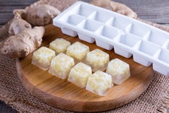 Cubes congelés de gingembre photos stock Cubes congelés de gingembre photos stock