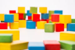 Cubo Defocused di Toy Blocks Background De Focused Multicolor di colore immagine stock libera da diritti Cubo Defocused di Toy Blocks Background De Focused Multicolor di colore immagine stock libera da diritti