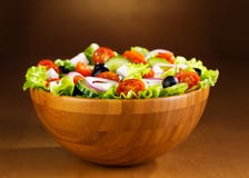 Cuenco de ensalada griega fotografía de archivo libre de regalías Cuenco de ensalada griega fotografía de archivo libre de regalías