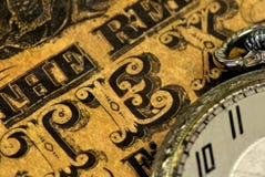 Cuenta de la vendimia y reloj de bolsillo. imágenes de archivo libres de regalías Cuenta de la vendimia y reloj de bolsillo. imágenes de archivo libres de regalías