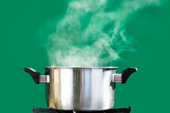 Cuisez à la vapeur au-dessus de faire cuire le pot, sur l'écran vert photographie stock Cuisez à la vapeur au-dessus de faire cuire le pot, sur l'écran vert photographie stock