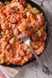 Cuisine créole : plan rapproché de jambalaya d'un plat Vue supérieure verticale image libre de droits Cuisine créole : plan rapproché de jambalaya d'un plat Vue supérieure verticale image libre de droits