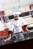Cuisine de nettoyage de chef image stock Cuisine de nettoyage de chef image stock
