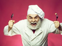 Cuisinier barbu avec la cuill?re et la fourchette photos libres de droits Cuisinier barbu avec la cuill?re et la fourchette photos libres de droits