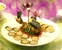 A culinária asiática do chinês tradicional, a torta de carne e os lótus enraízam, alimento chinês, culinária asiática tradicional imagens de stock A culinária asiática do chinês tradicional, a torta de carne e os lótus enraízam, alimento chinês, culinária asiática tradicional imagens de stock