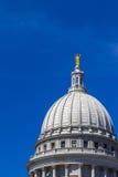 Cupola del Campidoglio dello stato di Wisconsin immagine stock libera da diritti Cupola del Campidoglio dello stato di Wisconsin immagine stock libera da diritti