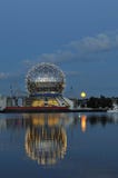 Cupola geodetica del mondo di scienza Immagini Stock Libere da Diritti Cupola geodetica del mondo di scienza Immagini Stock Libere da Diritti