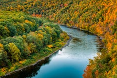 Curvatura superiore del fiume Delaware fotografie stock libere da diritti Curvatura superiore del fiume Delaware fotografie stock libere da diritti