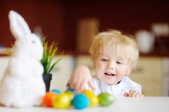 Cute toddler child hunting for easter egg on Easter day Royalty Free Stock Photos Cute toddler child hunting for easter egg on Easter day Royalty Free Stock Photos