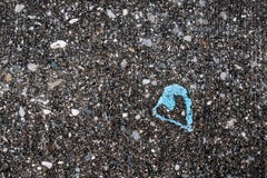 Cyan сердце граффити на конкретной мостовой стоковая фотография rf Cyan сердце граффити на конкретной мостовой стоковая фотография rf
