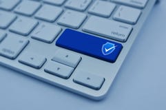 Ασφάλεια Διαδικτύου τεχνολογίας cyber και αντι έννοια ιών στοκ φωτογραφία με δικαίωμα ελεύθερης χρήσης Ασφάλεια Διαδικτύου τεχνολογίας cyber και αντι έννοια ιών στοκ φωτογραφία με δικαίωμα ελεύθερης χρήσης