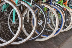 cykel detailed isolerade vita seriemedelhjul royaltyfria foton cykel detailed isolerade vita seriemedelhjul royaltyfria foton