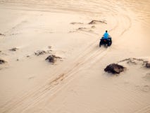 Cykla för San dyn arkivbild Cykla för San dyn arkivbild