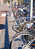 Cyklar bunden sida - förbi - sida arkivfoto Cyklar bunden sida - förbi - sida arkivfoto