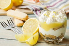 Cytryny tiramisu w szkle obraz royalty free Cytryny tiramisu w szkle obraz royalty free